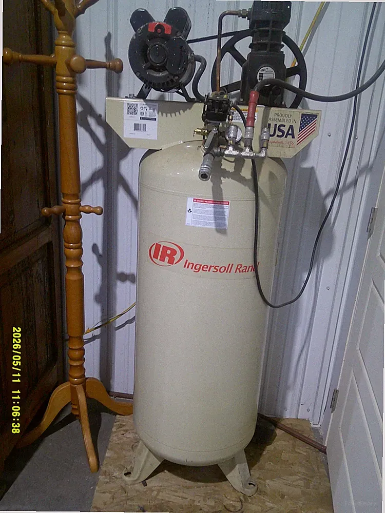 INGERSOLL RAND ELECTRIC AIR COMPRESSOR MODEL SS4 SER# 15B10963 230 VOLT /HP 5.0